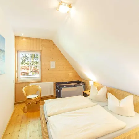 Prázdninový dům Im Reetdachhaus Ummanz