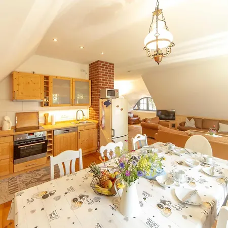 Im Reetdachhaus Holiday home Ummanz