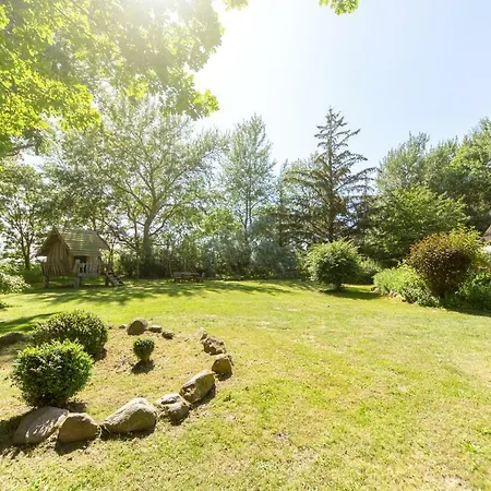 Im Reetdachhaus Prázdninový dům Ummanz