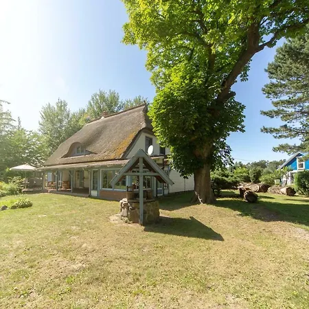 Prázdninový dům Im Reetdachhaus Ummanz