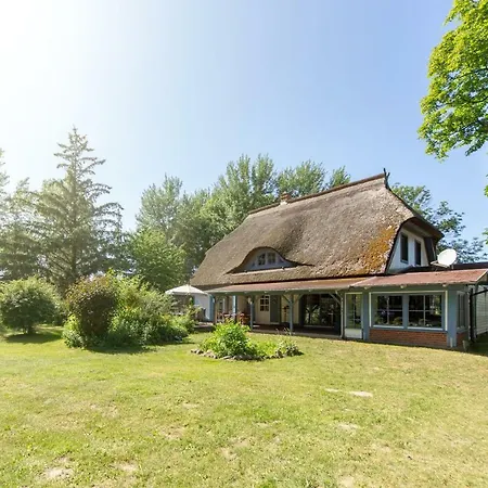 Prázdninový dům Im Reetdachhaus Ummanz