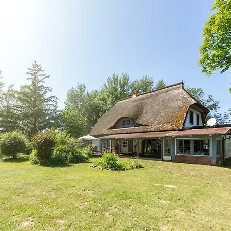 Holiday home Im Reetdachhaus Ummanz