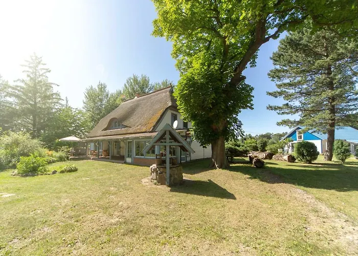 펜션 Im Reetdachhaus Ummanz