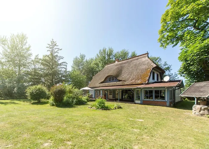 Dom wakacyjny Im Reetdachhaus Ummanz